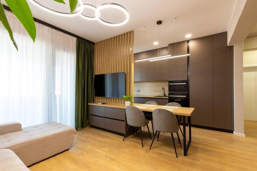 Elegant 2 Bedroom Retreat * Bucarest